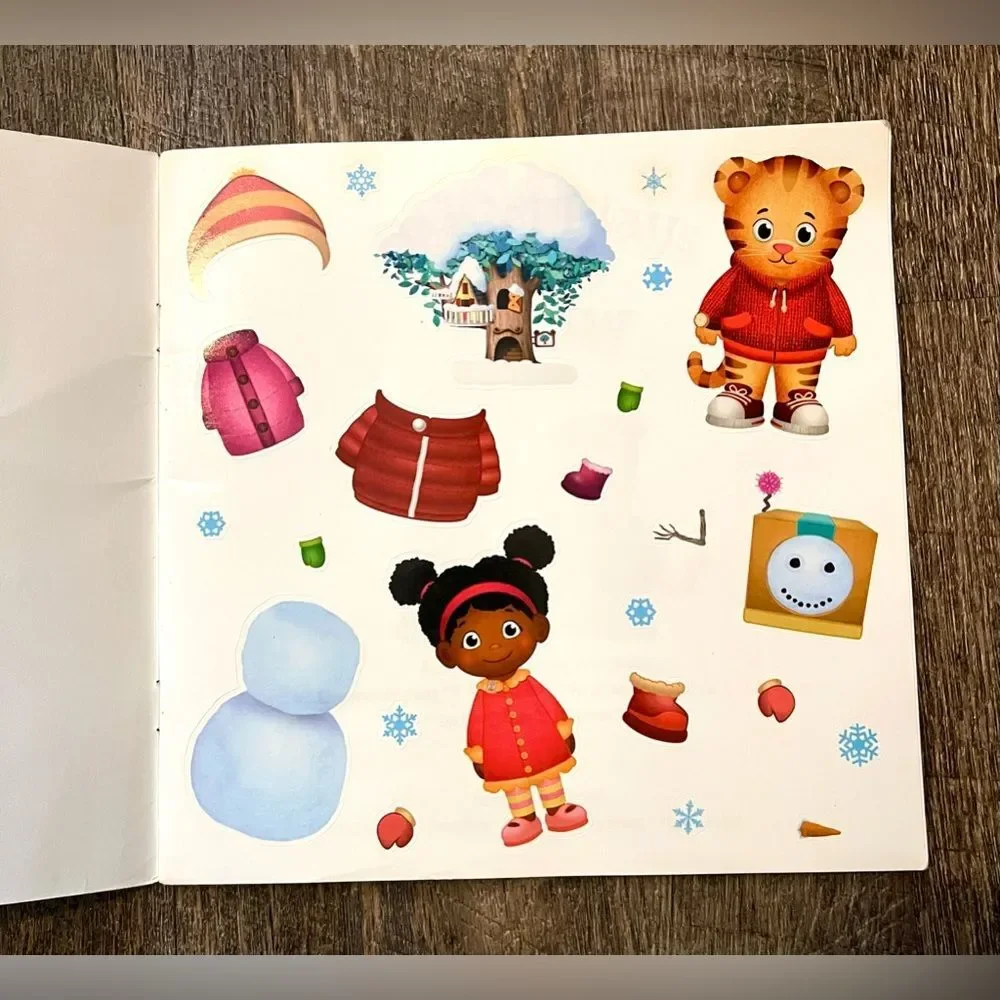 Daniel Tiger’s Neighborhood Daniel Plays in the Snow Kids Book + 35 Stickers